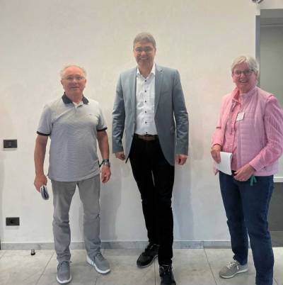 Im Rahmen der Reise ins Elsa�

besuchte die Gruppe das europ�ische Parlament in Stra�burg und wurde von dem EU Abgeordneten Dr. Peter Liese begr��t.